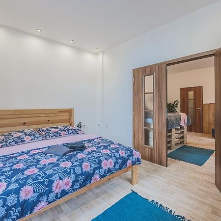 Carolina'S Central Apartment Hradec Kralove Exterior photo